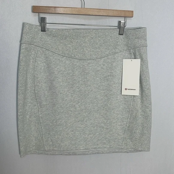 NWT Lululemon Scuba High-Rise Mini Skirt Size XL Heathered Core Ultra Light Grey - Picture 2 of 10